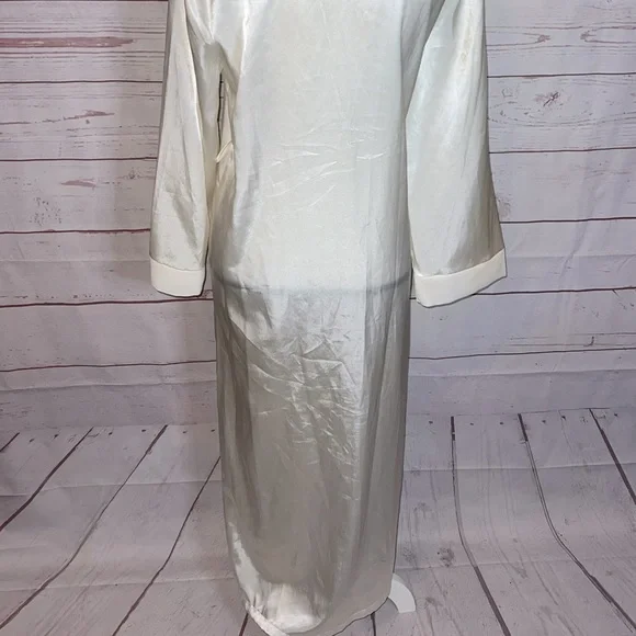 **SOLD ON MARKETPLACE ❤️Cato silky robe with appliqués on chest - Picture 3 of 9